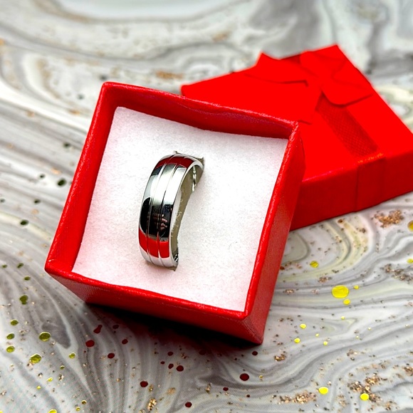 Women’s Silver Ring Band, 6mm - Picture 3 of 4